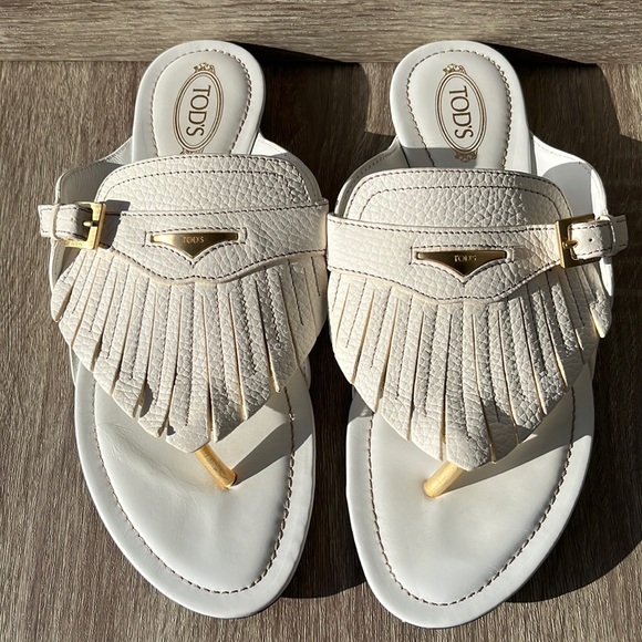 Auth. Tod’s White/Ivory Fringes Leather Flat Sandals